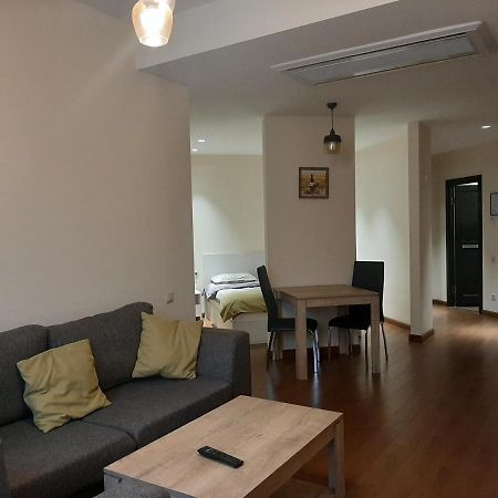 Pride Properties Welcomes You At 17 Buzant St 11-166 Yerevan Armenia Exterior foto